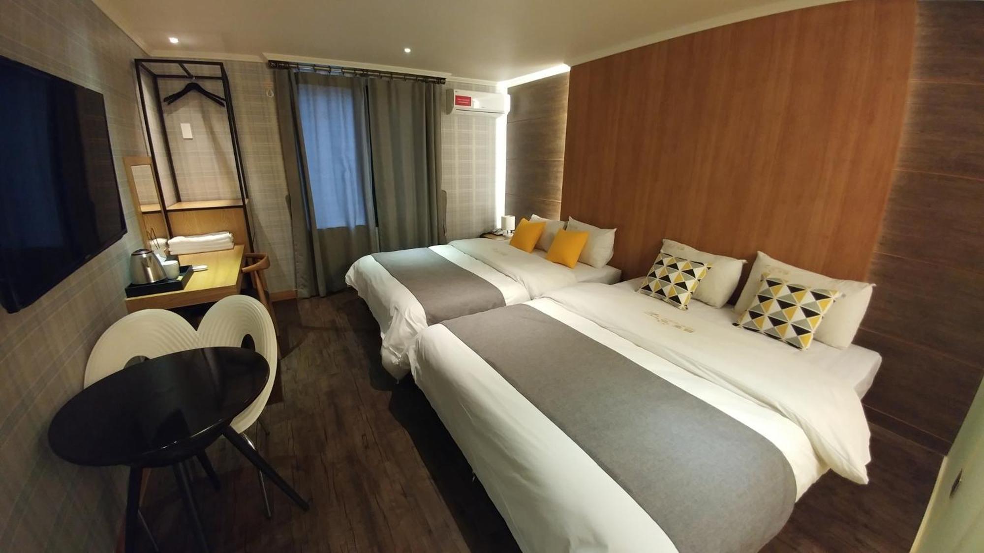 Standard Quadruple Room